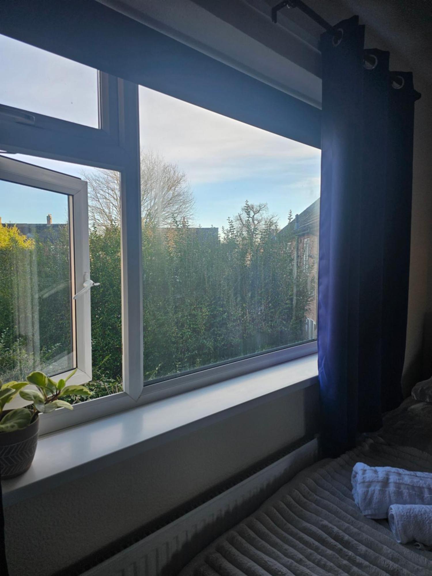 Double Bedroom Located Close To Manchester Airport Wythenshawe Buitenkant foto