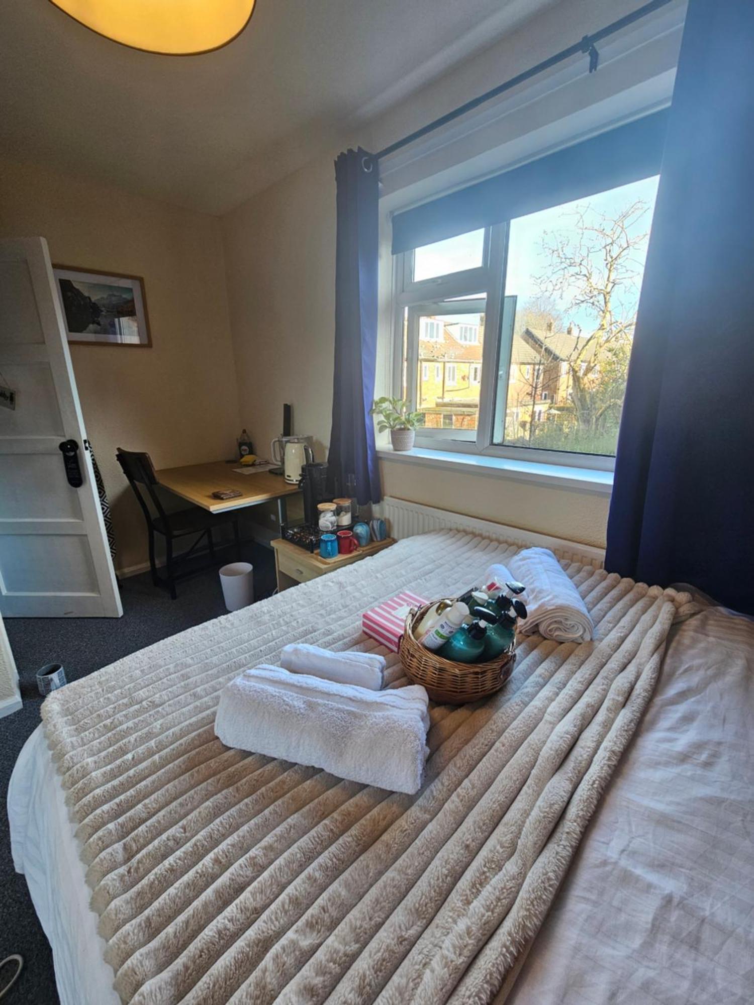 Double Bedroom Located Close To Manchester Airport Wythenshawe Buitenkant foto