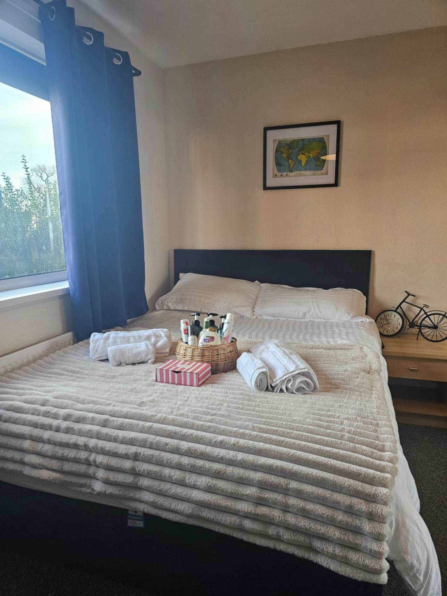Double Bedroom Located Close To Manchester Airport Wythenshawe Buitenkant foto